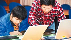 台湾“高考”首日3名糊涂考生迟到数学吃鸭蛋