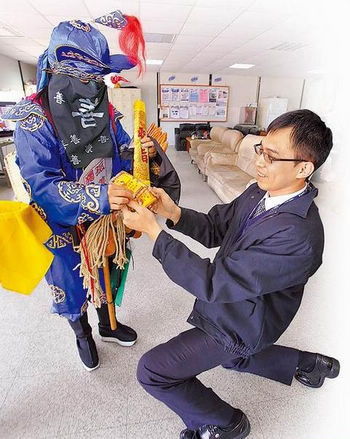 ̨������Ů�����Գƹ¶����Ʒ����ʥּ���ƣ�ͼ��