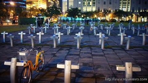 停车柱似十字架台湾自行车租用站被批像墓地(图)
