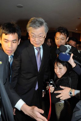 台行政主管陈冲给子女写家书述家族故事
