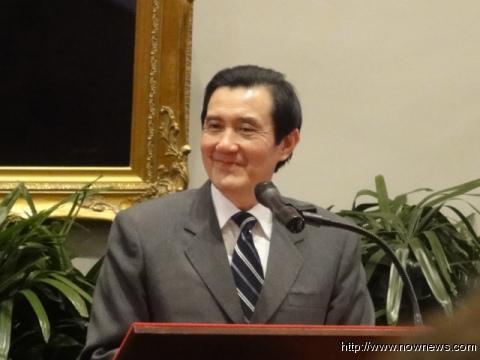 江宜桦炮轰绿营“要逼死劳工吗”马英九微笑回应