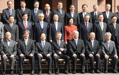 台行政团队总辞陈冲:场上打拼勇士胜过场外看戏