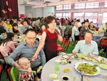 台湾美食作家办宴席千人同尝古早味(图)