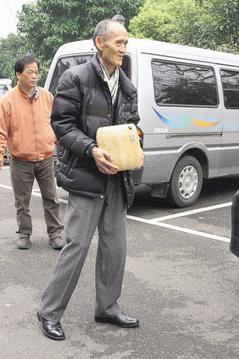 带回上百大陆老兵骨灰高秉涵入选感动中国人物