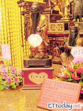手中拐扙专打小三烂桃花台南武庙月老爆红