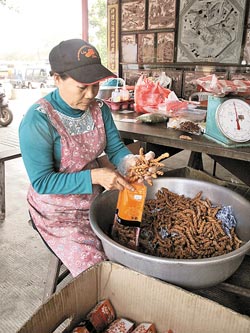 大陆人看台湾:小琉球零失业率搓出麻花卷经济