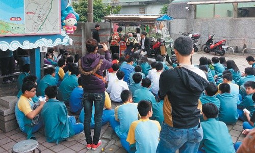 台湾街头葱油饼阿公聊人生:有热情,就不累(图)