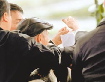 挺扁反核人士皆到场怕再被丢鞋马英九维安规格高