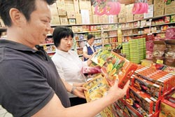 4月起大陆游客数或增台银行业争抢银联卡商机