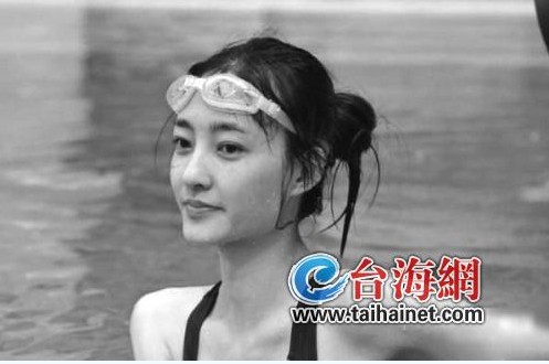 明星跳水受关注台美容达人称“隆过胸也可跳水”(2)