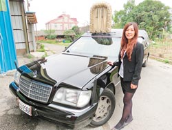 台湾靓女正妹开灵车胆大心细丧家安心(图)