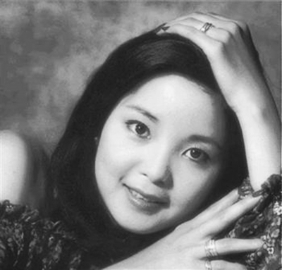最美主持白嘉莉忆邓丽君:上节目妈妈陪纯真敬业