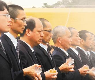 舍弃5500万台黑帮老大儿子投身义工体验新人生