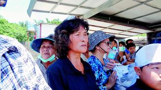 台湾渔民遭菲律宾军舰射死遗孀泪水中过母亲节