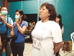 遭射杀台湾渔民“头七”长女强忍眼泪办祭奠