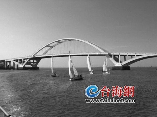 海峡杯帆船赛昨扬帆8艘帆船竞渡海峡