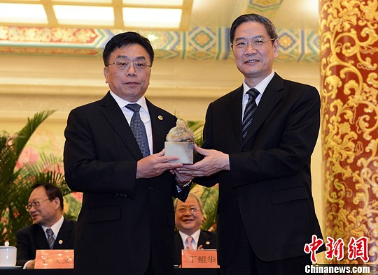 郭山辉连任全国台企联会长助台商拓展大陆市场