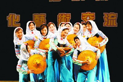 跳舞的“乡婆”逗乐台胞两岸老年人越走越亲