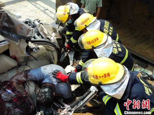 福建漳州大货车侧翻致四死一伤两名为台胞