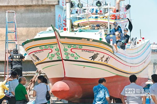 菲官员坦承边枪杀渔民边笑台渔民痛斥菲方强词夺理