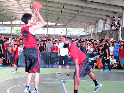 台湾高雄龙舟赛NBA球星哈登造访更添光彩(图)