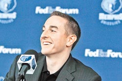 台湾名模恋上NBA灰熊金主帅哥老外身价超92亿