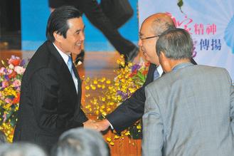 吴伯雄谈两岸“一中架构”:心安理得马英九理解