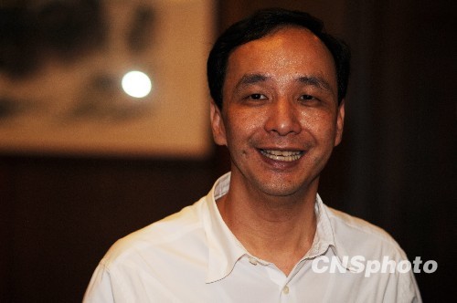 岳父批马英九“无能”新北市长朱立伦解围