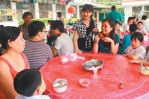 台湾南投一小学只有一人毕业全村老少齐聚贺喜
