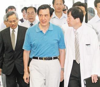 马英九年度体检身体指标正常被称长高又长胖