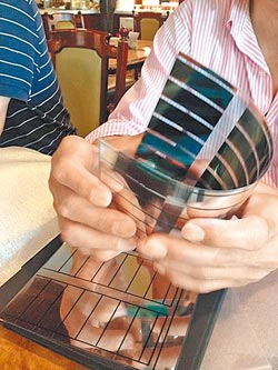 旅美台商推新式太阳能电池贴窗户上能发电