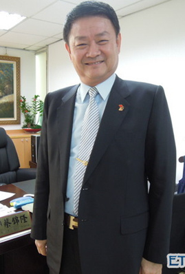 蔡锦隆广设服务处被猜测为角逐台中市长铺路