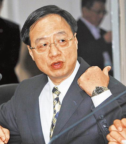 江宜桦上香参拜遇跳电或参选台北新北市长