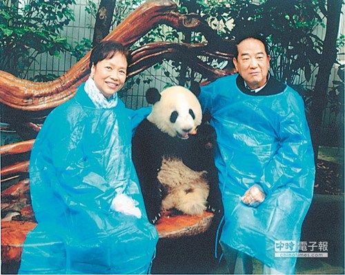 宋楚瑜自觉对亡妻有愧曾反常俗把骨灰坛放家中
