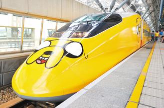 台湾高铁卡通列车上路乘客疯狂抢拍合照图