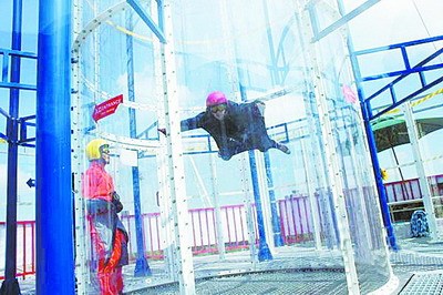 台湾首座垂直风洞启用民众体验连连惊呼