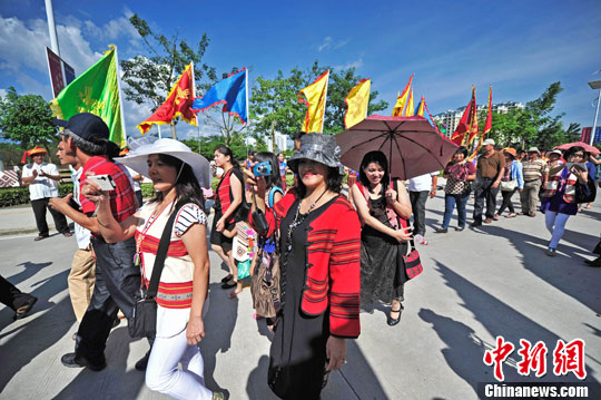 台湾少数民族参访团抵琼参加海南七仙温泉嬉水节