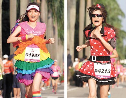 庆七夕万名女性跑马拉松台北街头靓丽如画(图)