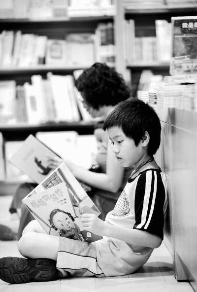 台湾“文化地标”诚品书店享受艺文生活空间(图)