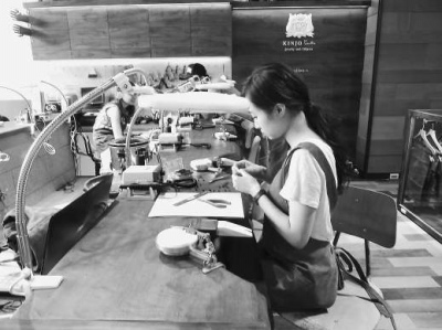 台湾书店业者创意转型:不仅售书而且“卖艺”
