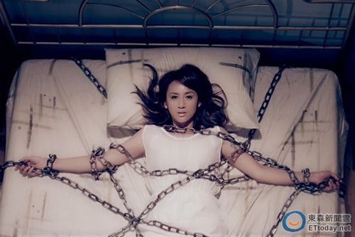 高蕾雅为专辑婉拒《好声音》拍MV20公斤铁链上身