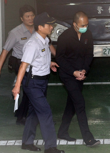 台“淫魔富少”获刑被害人怕遭报复痛批判太轻