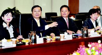 台湾金融管理部门:开放两岸保险公司双向理赔