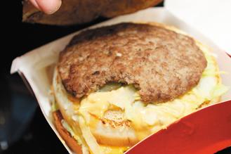 ̨ý��Ů���򺺱���Ƭȱһ���ɱ�ҧ��ͼ��