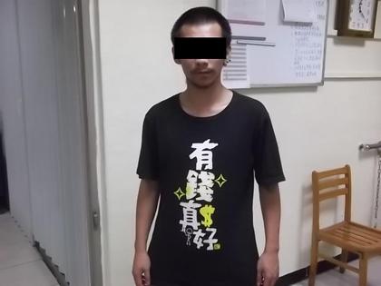 男子穿“有钱真好”T恤行窃警方认衣逮贼(图)