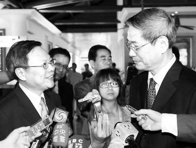 APEC花絮:张志军王郁琦会面萧万长称你们聊聊