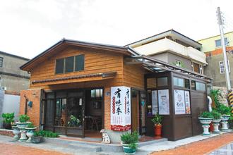 退守老家卖臭豆腐美食台湾退休讲师终圆梦
