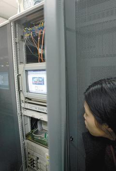 台湾菜鸟调查官守监听机房36小时憋尿成膀胱炎