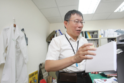 柯文哲欲访李登辉受邀和吕秀莲吃饭