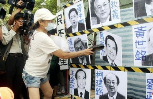 马英九谈被丢鞋事件:公民团体不应从事暴力